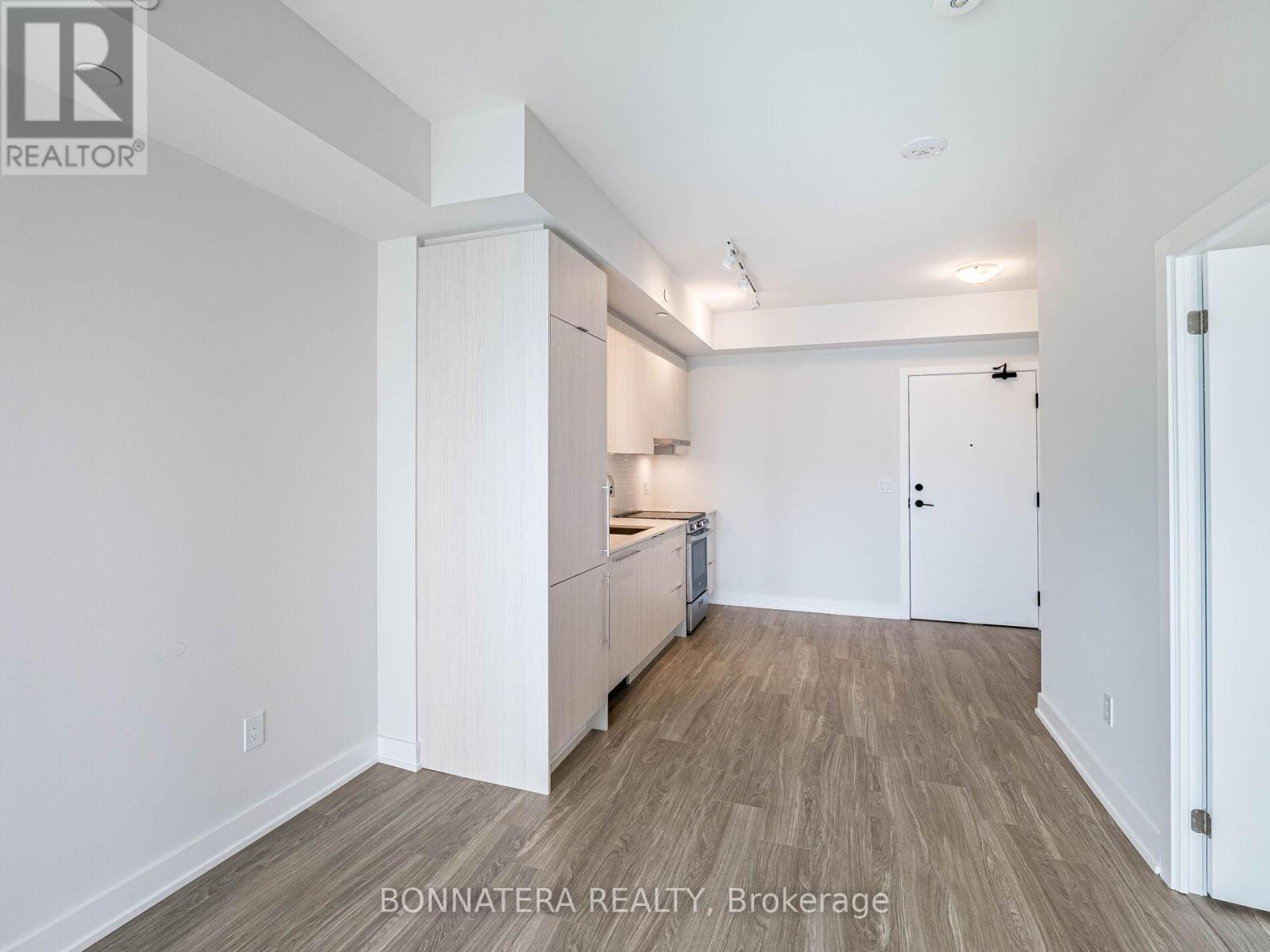 1702 - 430 Square One Drive, Mississauga, Ontario  L5B 0L6 - Photo 17 - W12107813