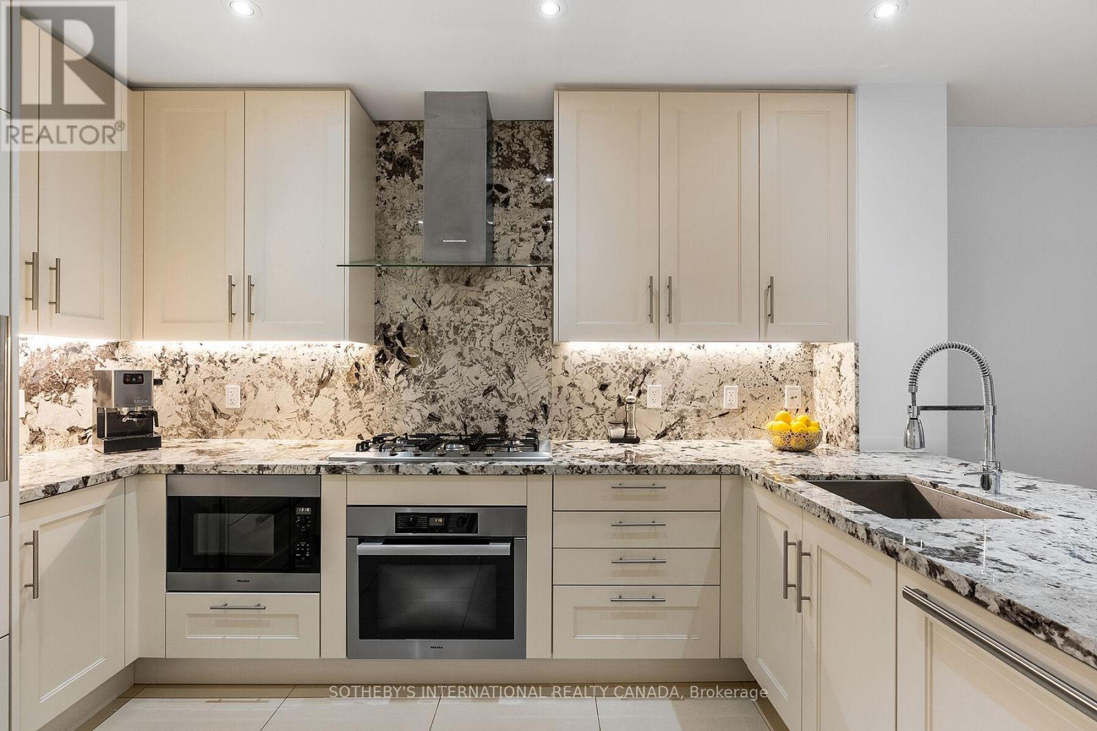 Property at TH 115 - 29 QUEENS QUAY E image 5