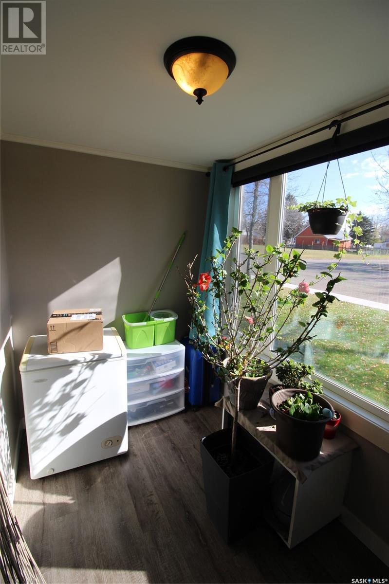 Property at 387 3rd AVENUE E image 2