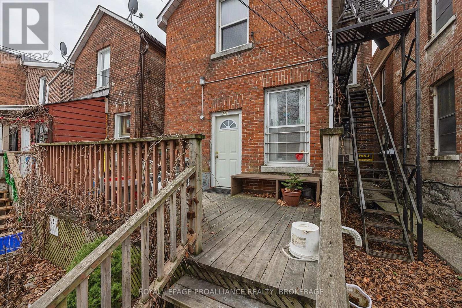 241 Johnson Street, Kingston, Ontario  K7L 1Y2 - Photo 5 - X12121182