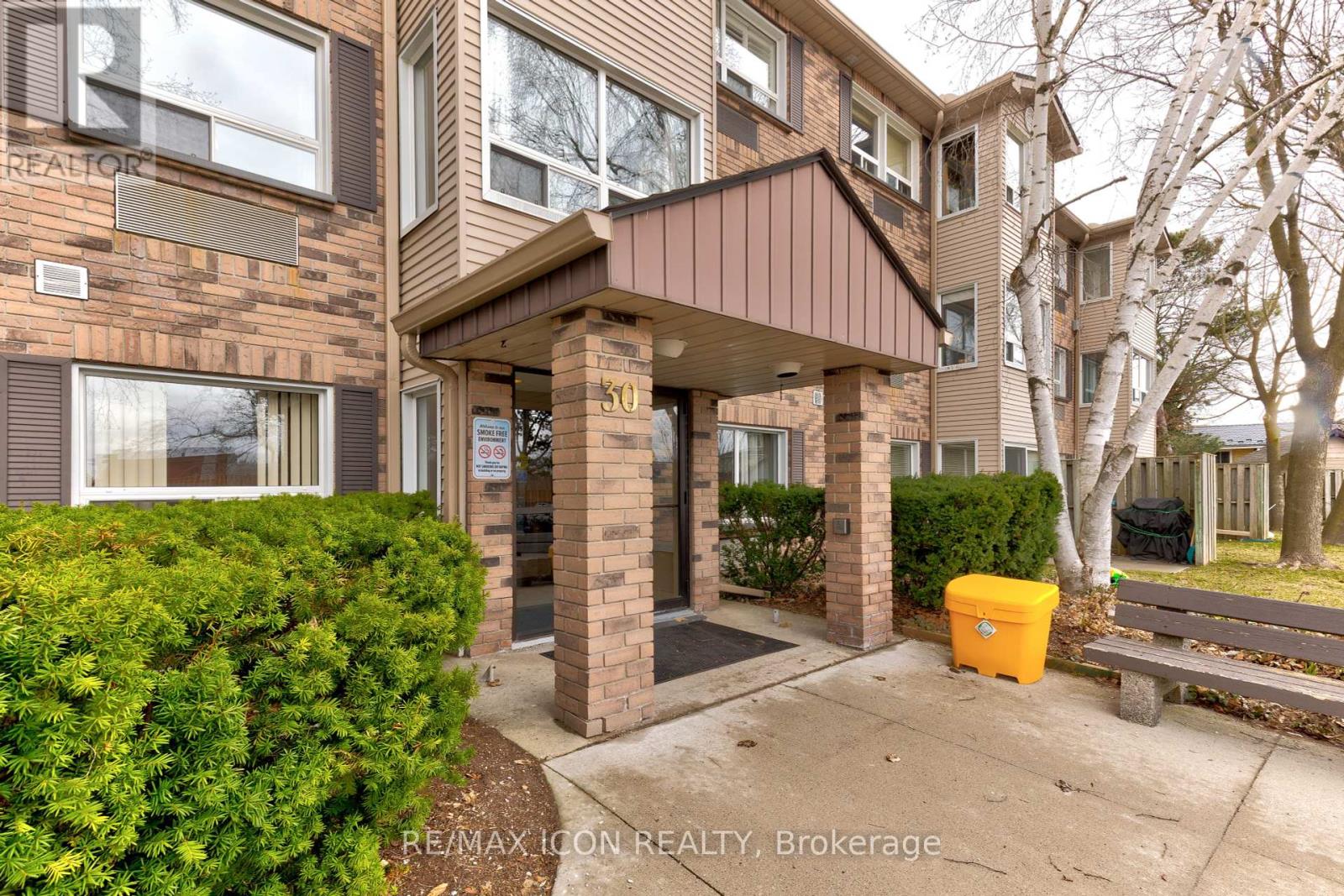 Property at 210 - 30 HUGO CRESCENT image 1