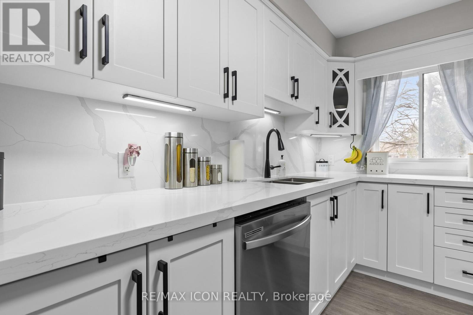 210 - 30 Hugo Crescent, Kitchener, Ontario  N2M 3Z2 - Photo 7 - X12121139