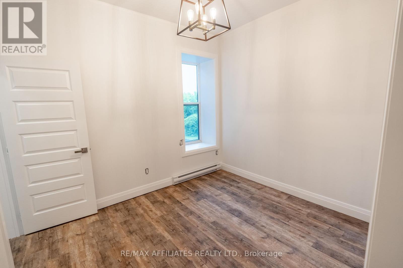 202 - 26 First Street W, Cornwall, Ontario  K6J 1B9 - Photo 10 - X12121132