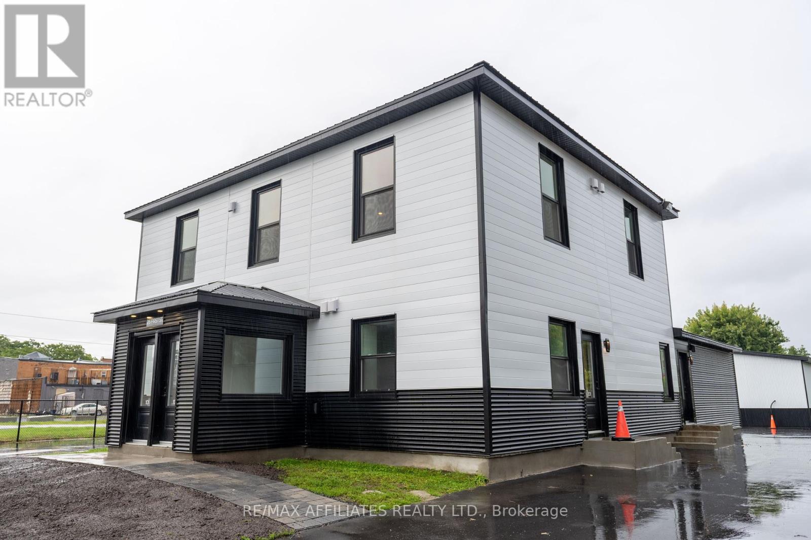 202 - 26 First Street W, Cornwall, Ontario  K6J 1B9 - Photo 2 - X12121132