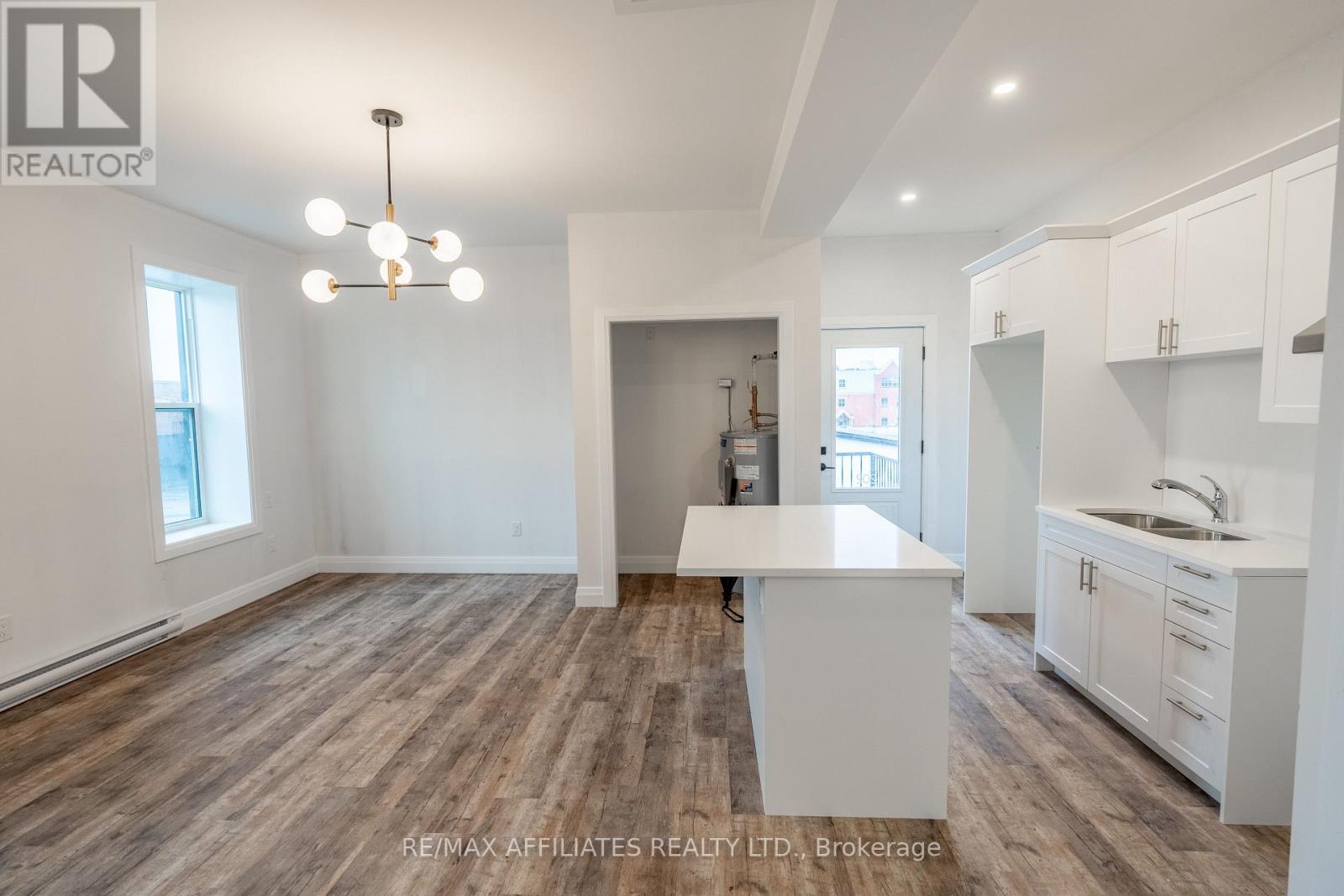 202 - 26 First Street W, Cornwall, Ontario  K6J 1B9 - Photo 4 - X12121132