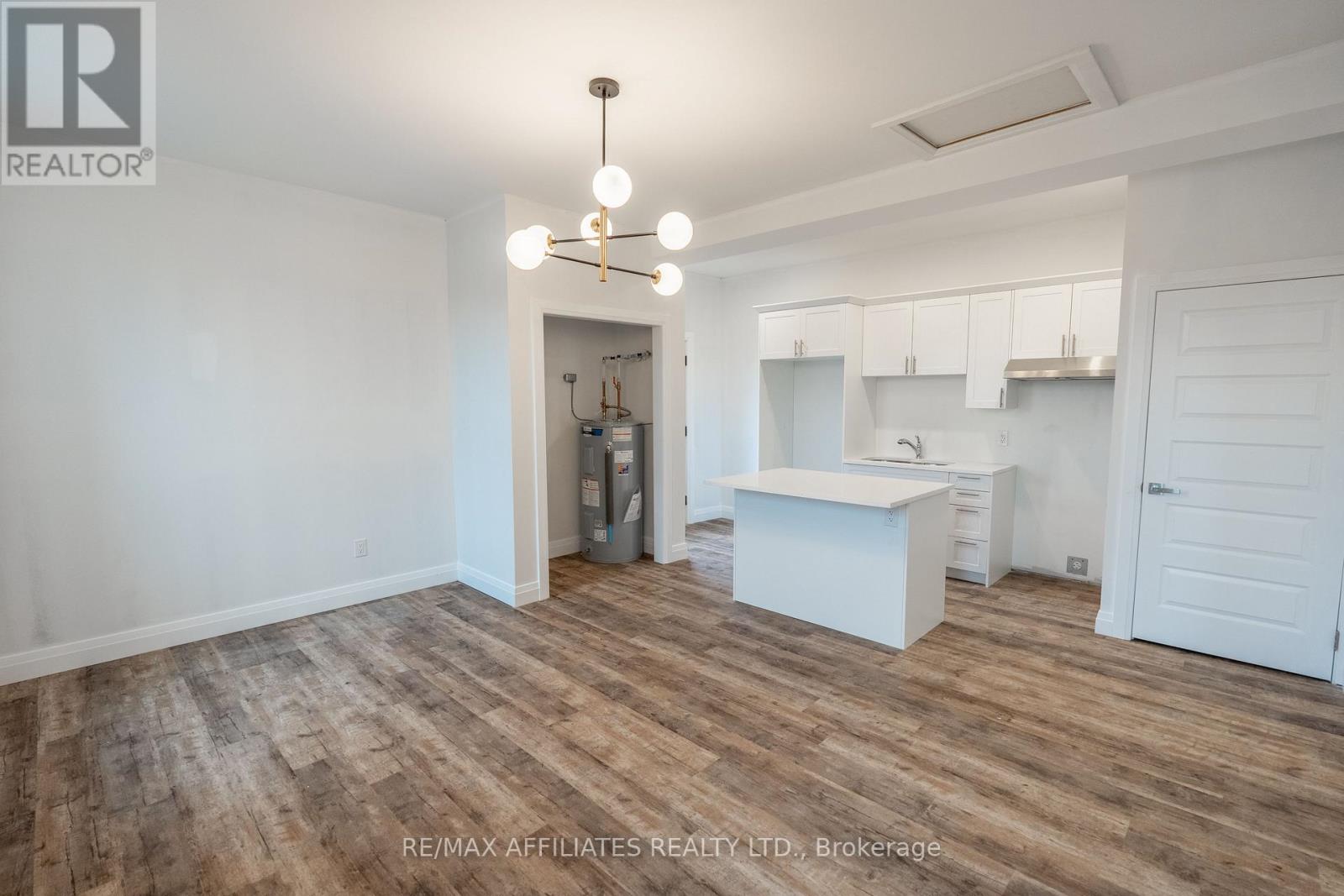 202 - 26 First Street W, Cornwall, Ontario  K6J 1B9 - Photo 5 - X12121132