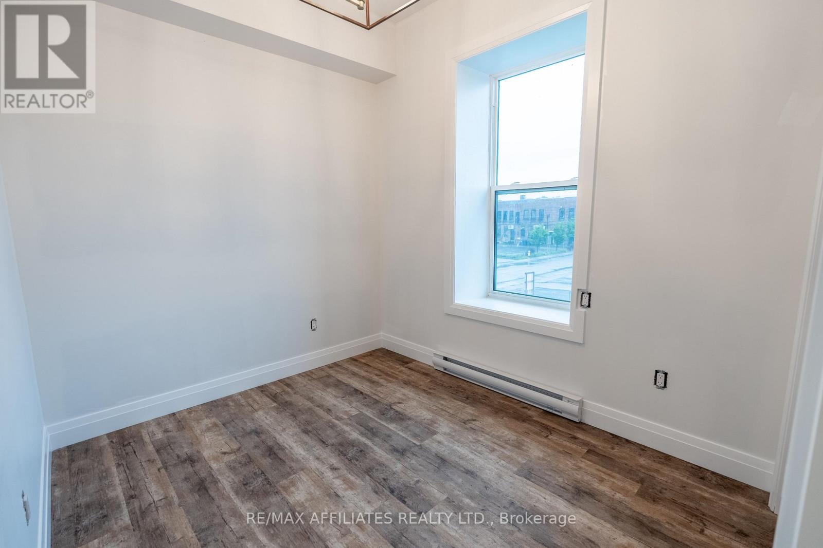 202 - 26 First Street W, Cornwall, Ontario  K6J 1B9 - Photo 7 - X12121132