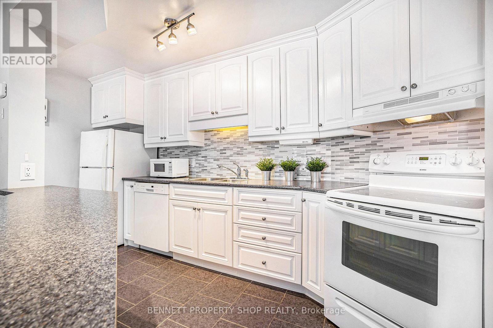 705 - 1171 Ambleside Drive, Ottawa, Ontario  K2B 8E1 - Photo 12 - X12121198