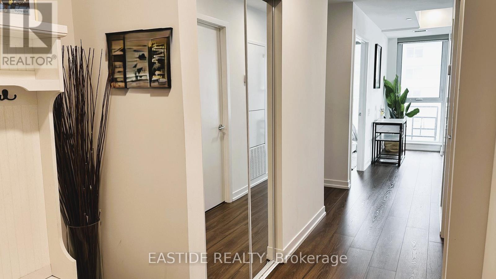 1508 - 4065 Confederation Parkway, Mississauga, Ontario  L5B 4N1 - Photo 2 - W12121037
