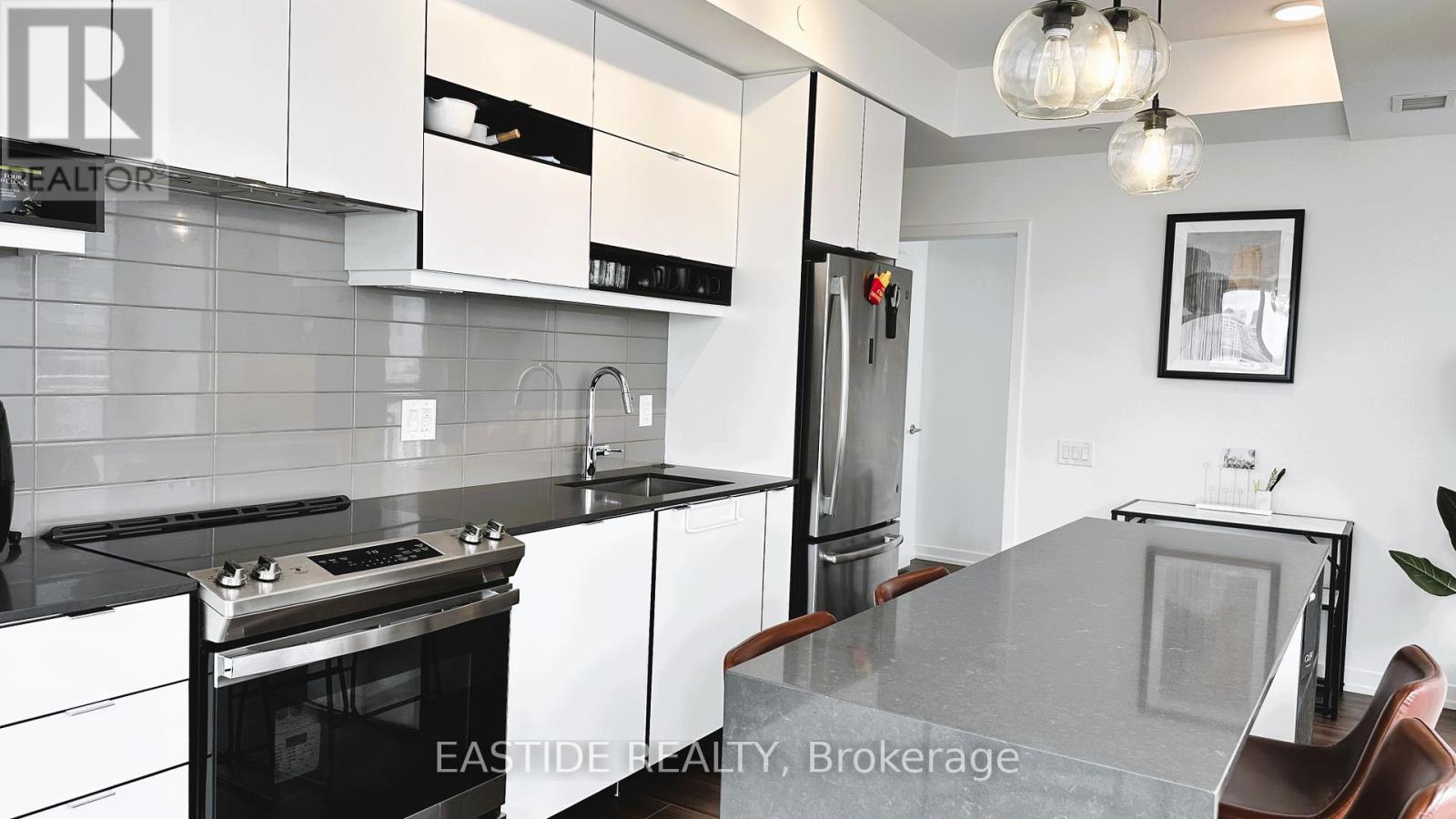 1508 - 4065 Confederation Parkway, Mississauga, Ontario  L5B 4N1 - Photo 8 - W12121037