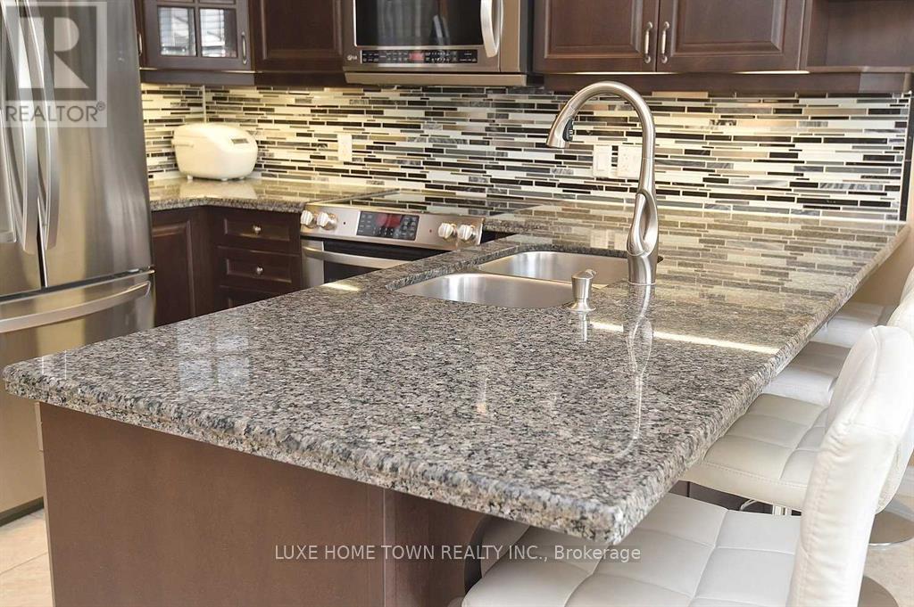 36 Chartwell Circle, Hamilton, Ontario  L9A 0B7 - Photo 11 - X12121059