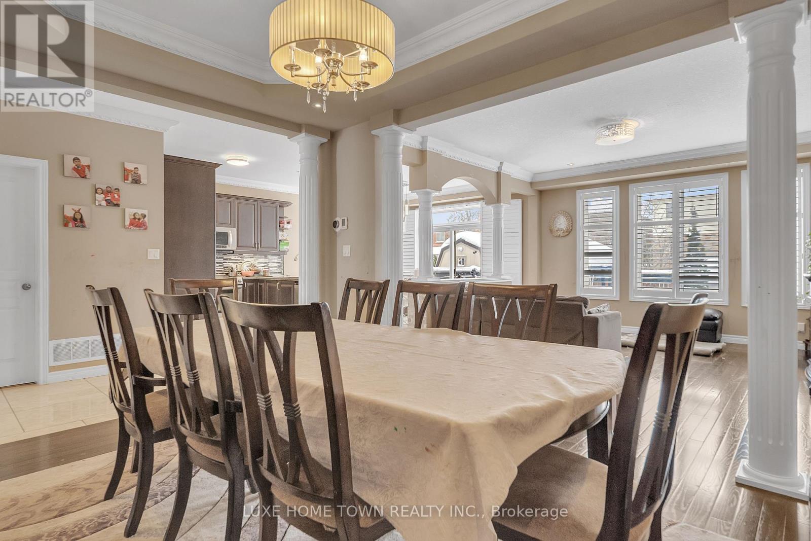 36 Chartwell Circle, Hamilton, Ontario  L9A 0B7 - Photo 13 - X12121059