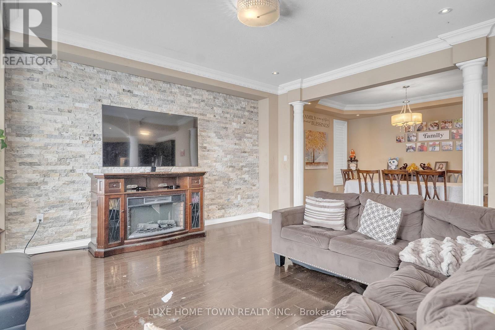36 Chartwell Circle, Hamilton, Ontario  L9A 0B7 - Photo 7 - X12121059