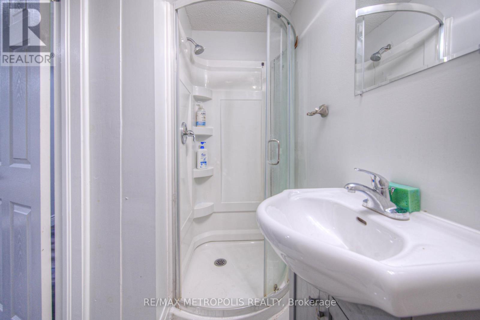 23 Glenvalley Drive, Cambridge, Ontario  N1T 1P3 - Photo 32 - X12121071
