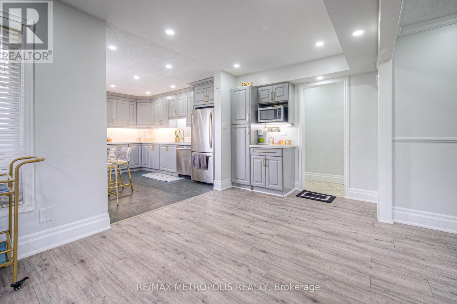 23 Glenvalley Drive, Cambridge, Ontario  N1T 1P3 - Photo 8 - X12121071