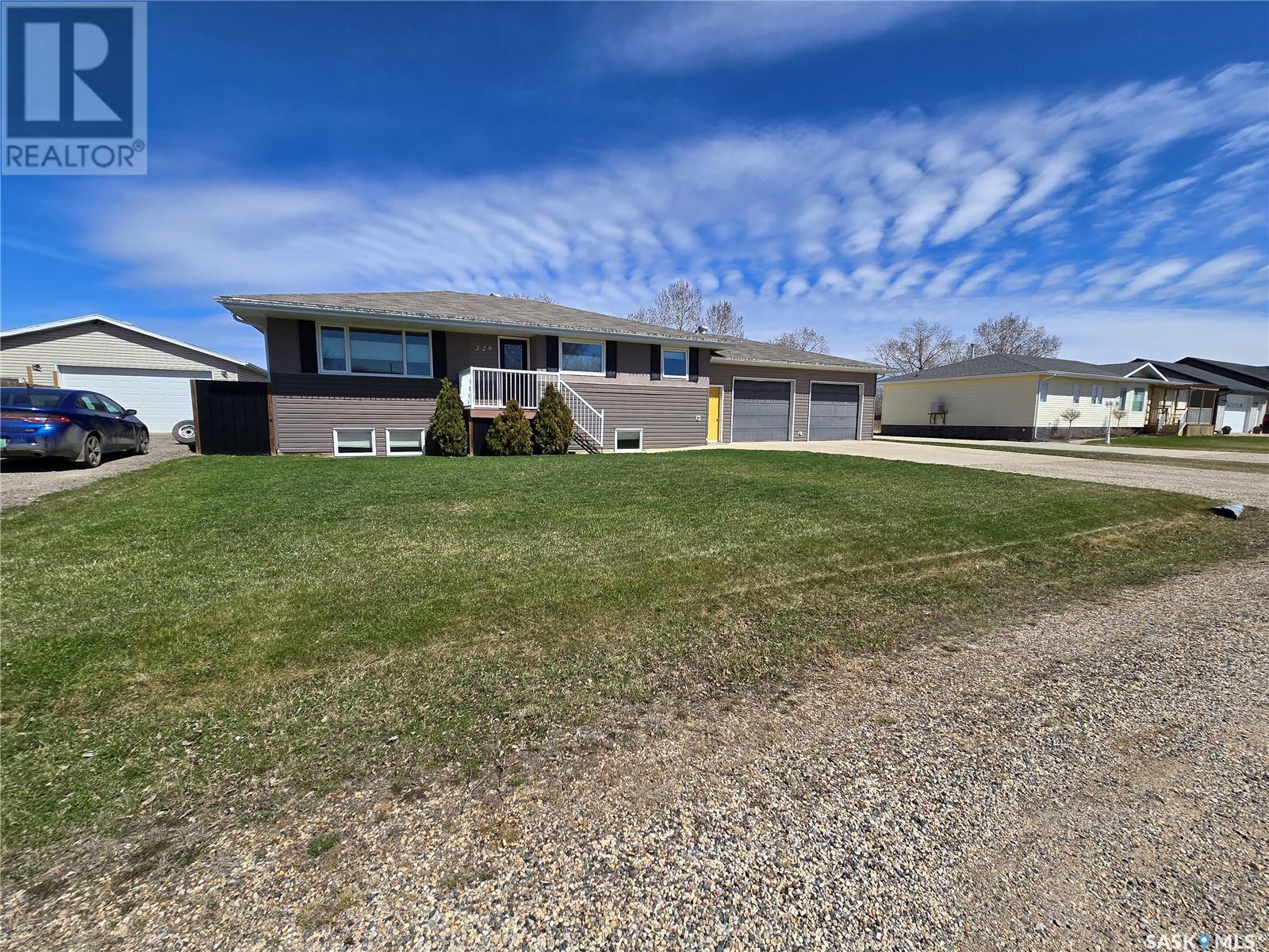 229 3rd Street, North Weyburn, Saskatchewan  S0C 1X0 - Photo 1 - SK004494