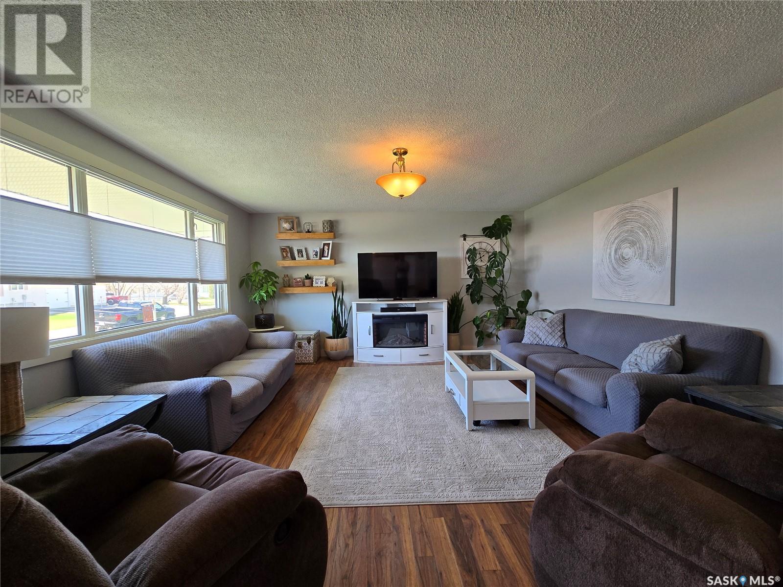 229 3rd Street, North Weyburn, Saskatchewan  S0C 1X0 - Photo 10 - SK004494