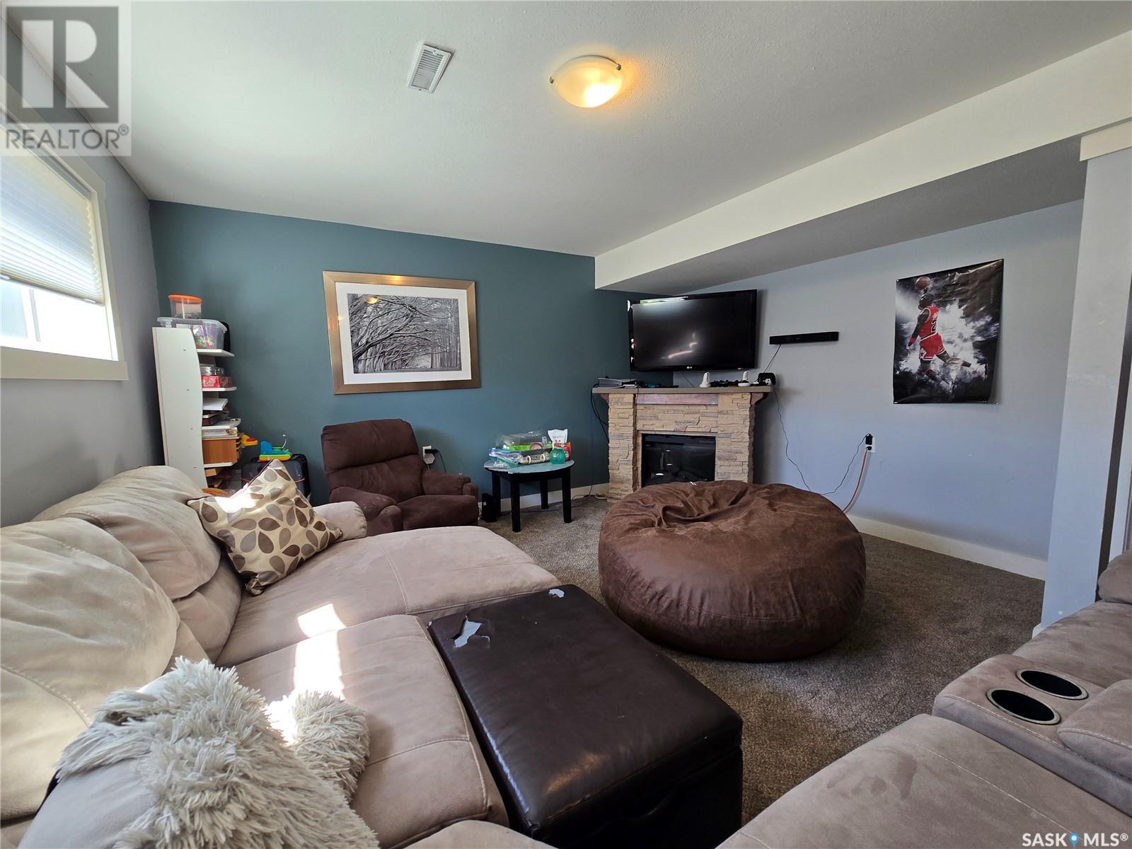 229 3rd Street, North Weyburn, Saskatchewan  S0C 1X0 - Photo 25 - SK004494