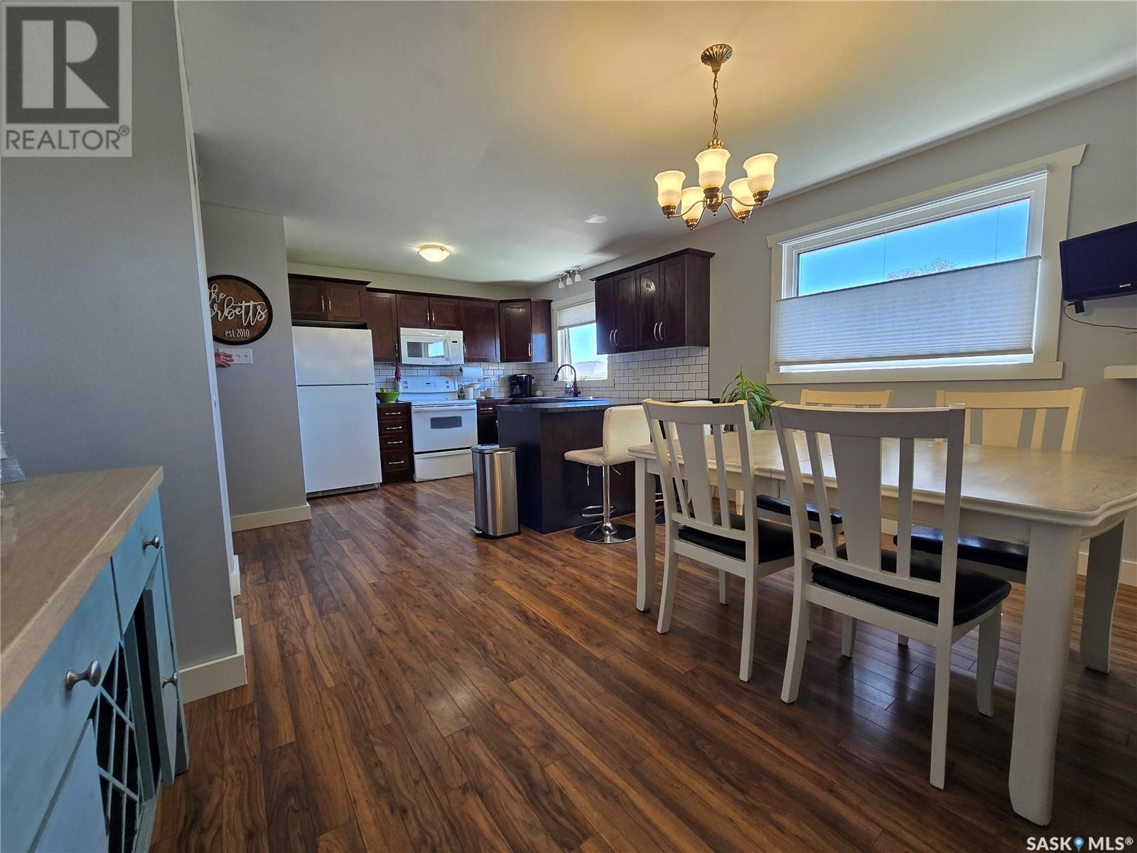 229 3rd Street, North Weyburn, Saskatchewan  S0C 1X0 - Photo 9 - SK004494