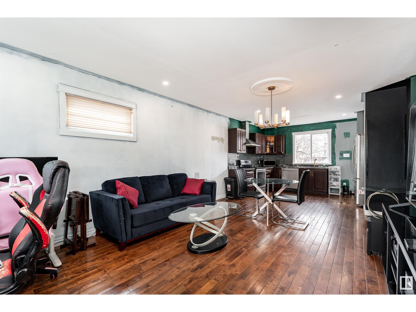 Property at 11222 84 ST NW image 3