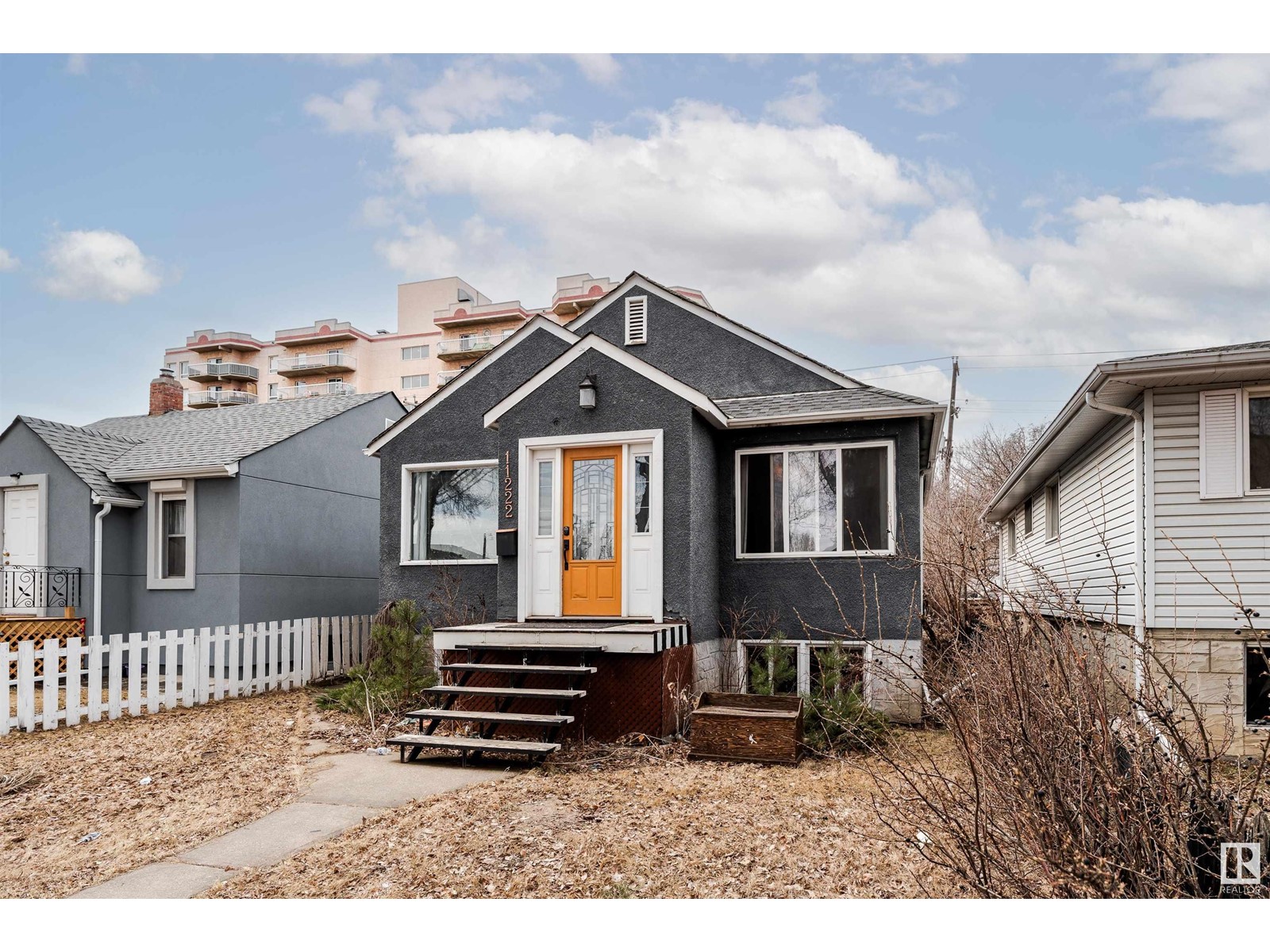 Property at 11222 84 ST NW image 2