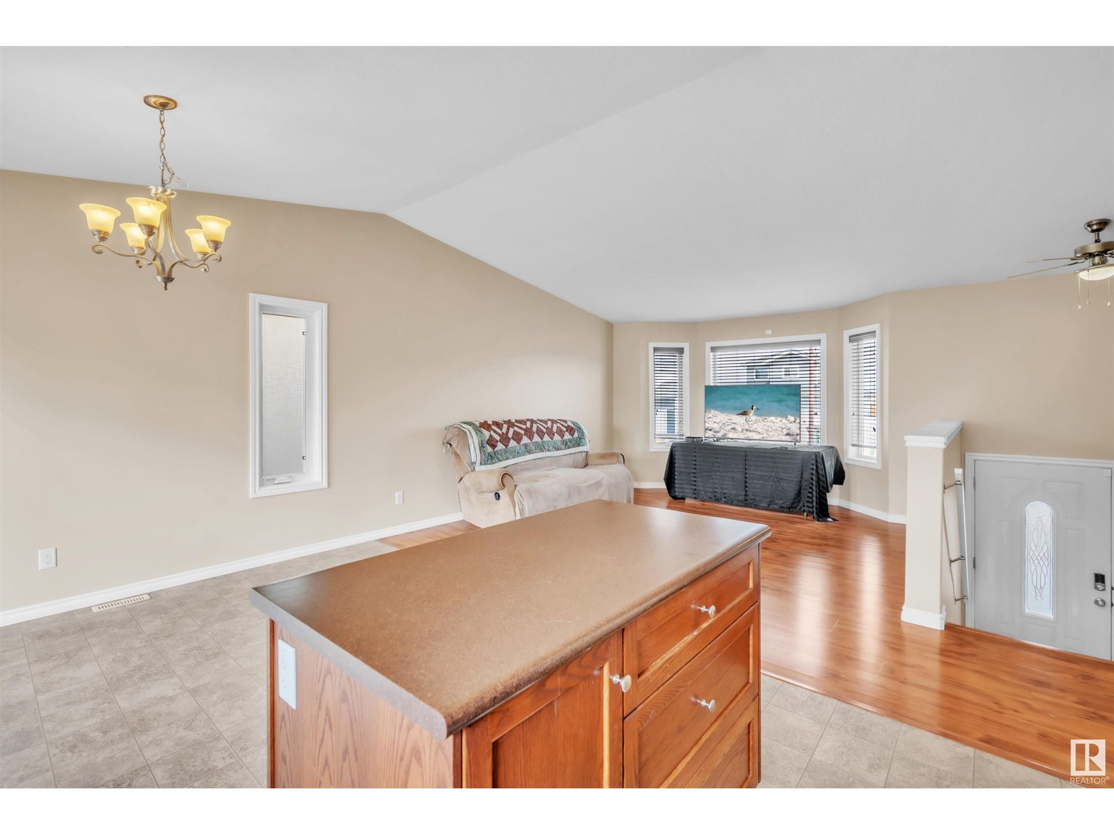 Property at 5003 54 AV image 4