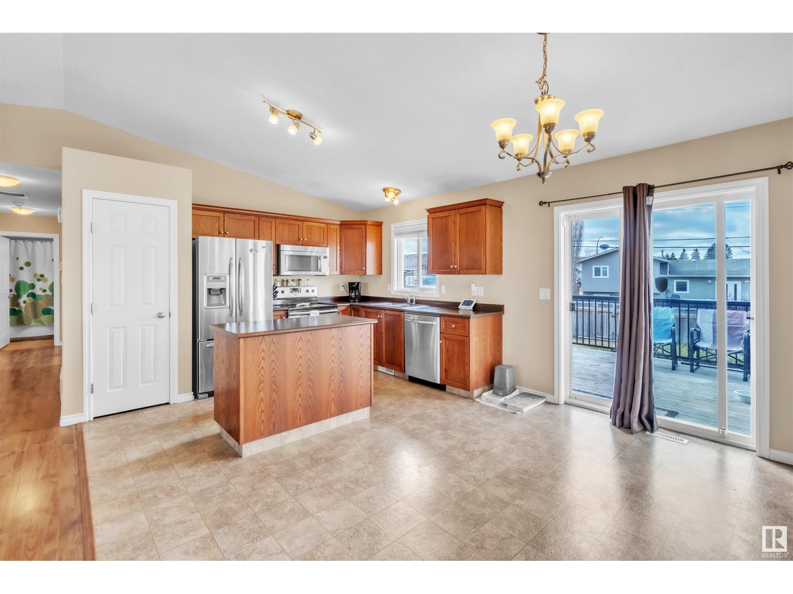 Property at 5003 54 AV image 2