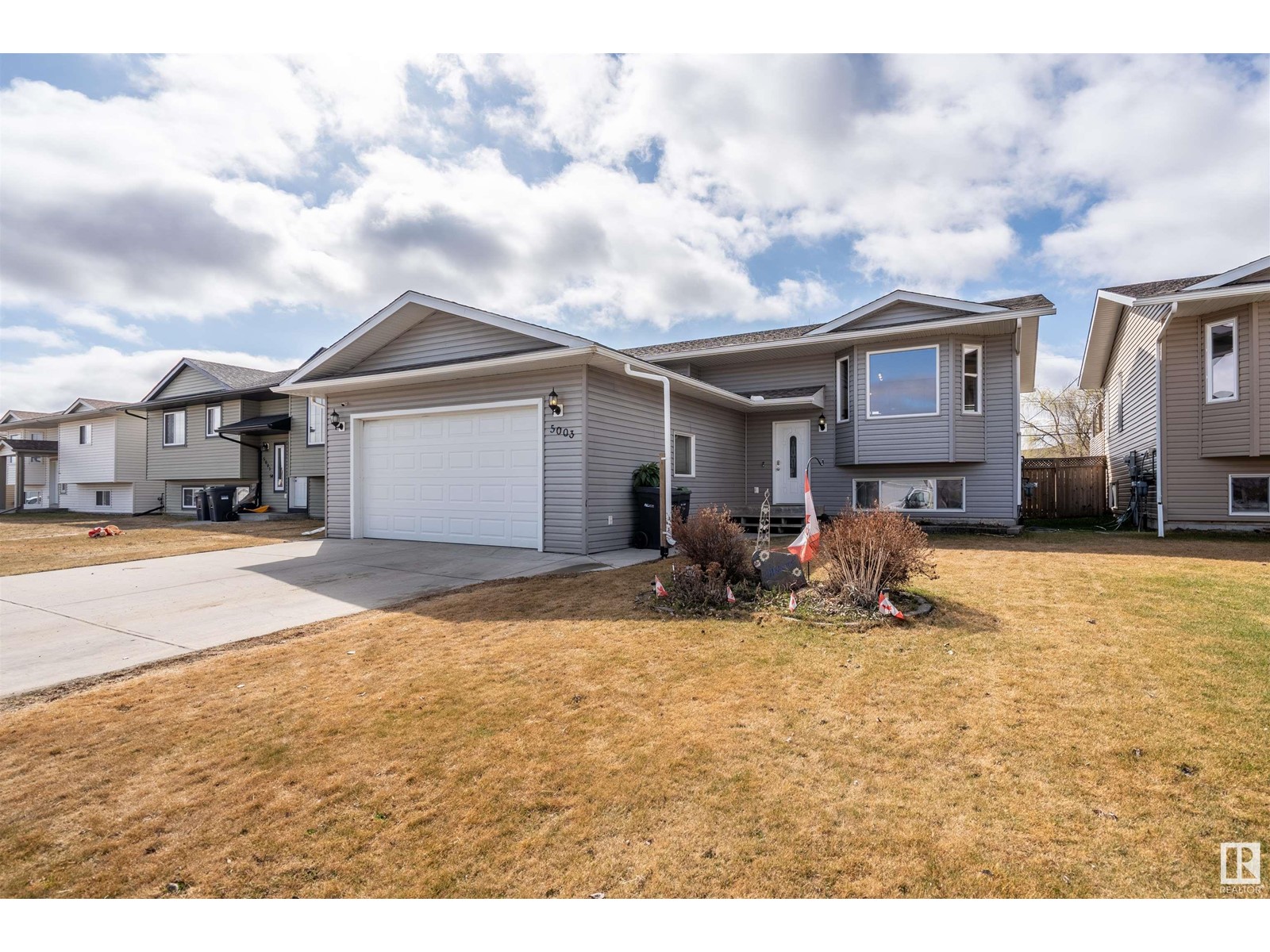 Property at 5003 54 AV image 1