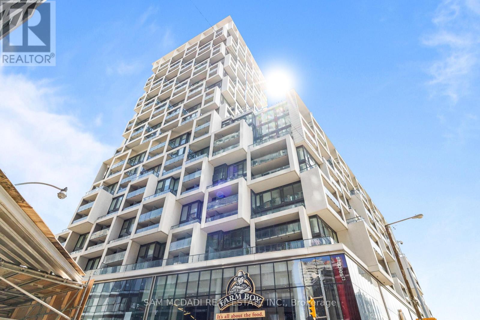 802 - 5 SOUDAN AVENUE, Toronto, Ontario