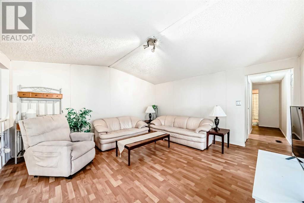 3133 Burroughs Manor Ne, Calgary, Alberta  T1Y 6K1 - Photo 14 - A2197986