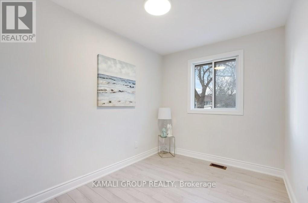 Main - 76 Walter Avenue, Newmarket, Ontario  L3Y 2T3 - Photo 12 - N12121134