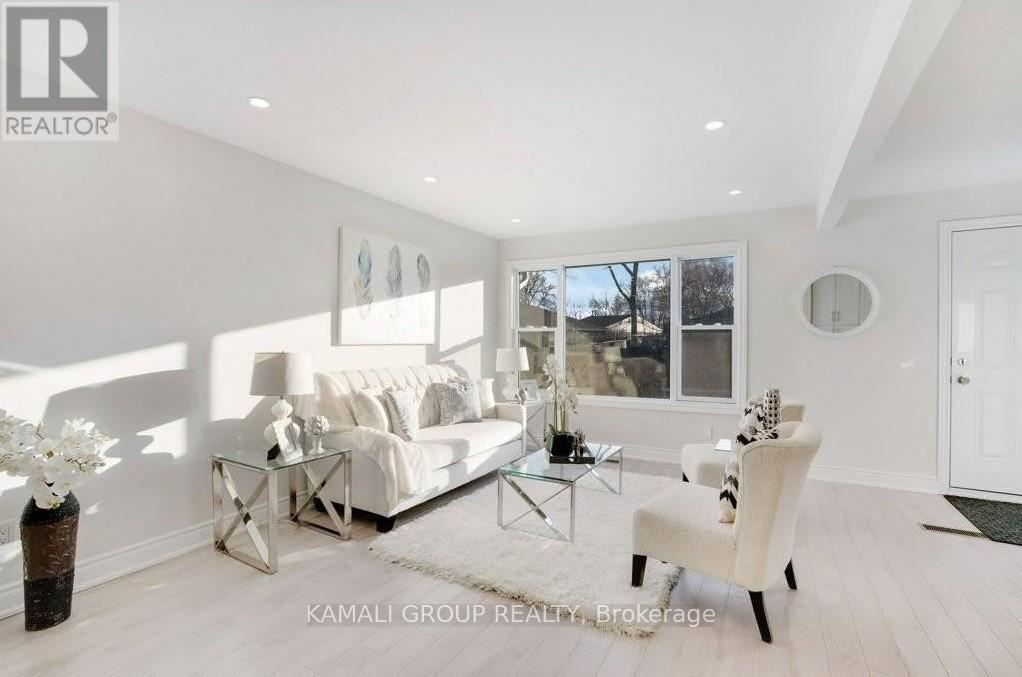 Main - 76 Walter Avenue, Newmarket, Ontario  L3Y 2T3 - Photo 2 - N12121134