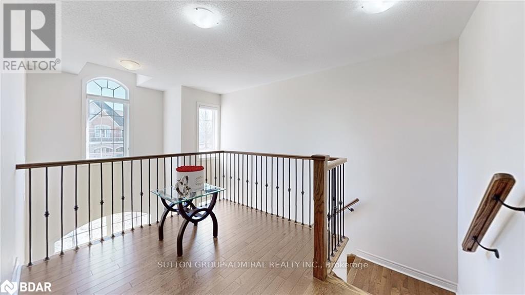219 Inverness Way, Bradford West Gwillimbury, Ontario  L3Z 0W6 - Photo 10 - N12121158