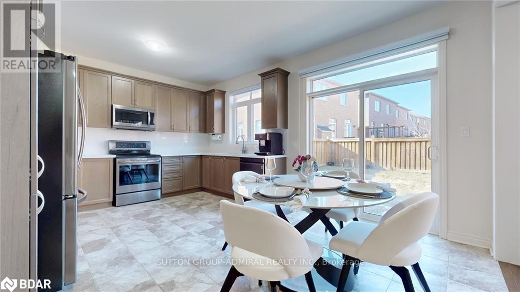 219 Inverness Way, Bradford West Gwillimbury, Ontario  L3Z 0W6 - Photo 3 - N12121158