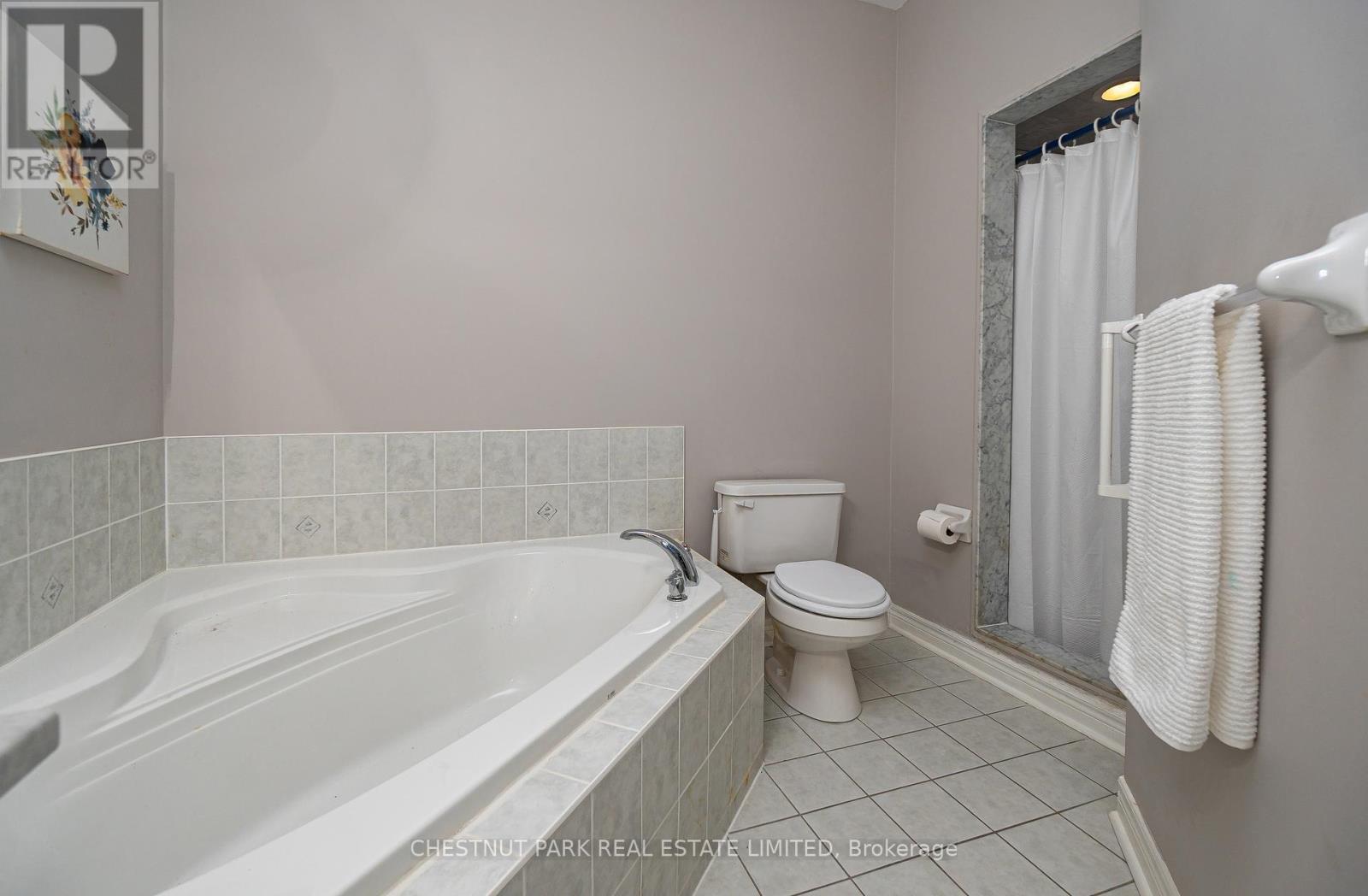 174 Sawmill Valley Drive, Newmarket, Ontario  L3X 2V7 - Photo 17 - N12121211