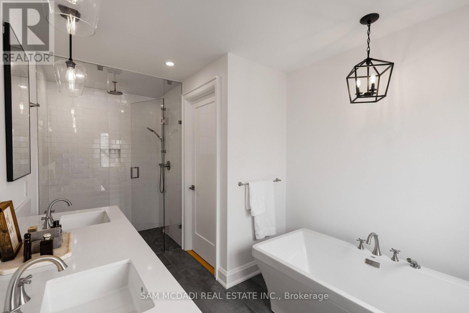 4 Iroquois Avenue, Mississauga, Ontario  L5G 1M6 - Photo 21 - W12117495