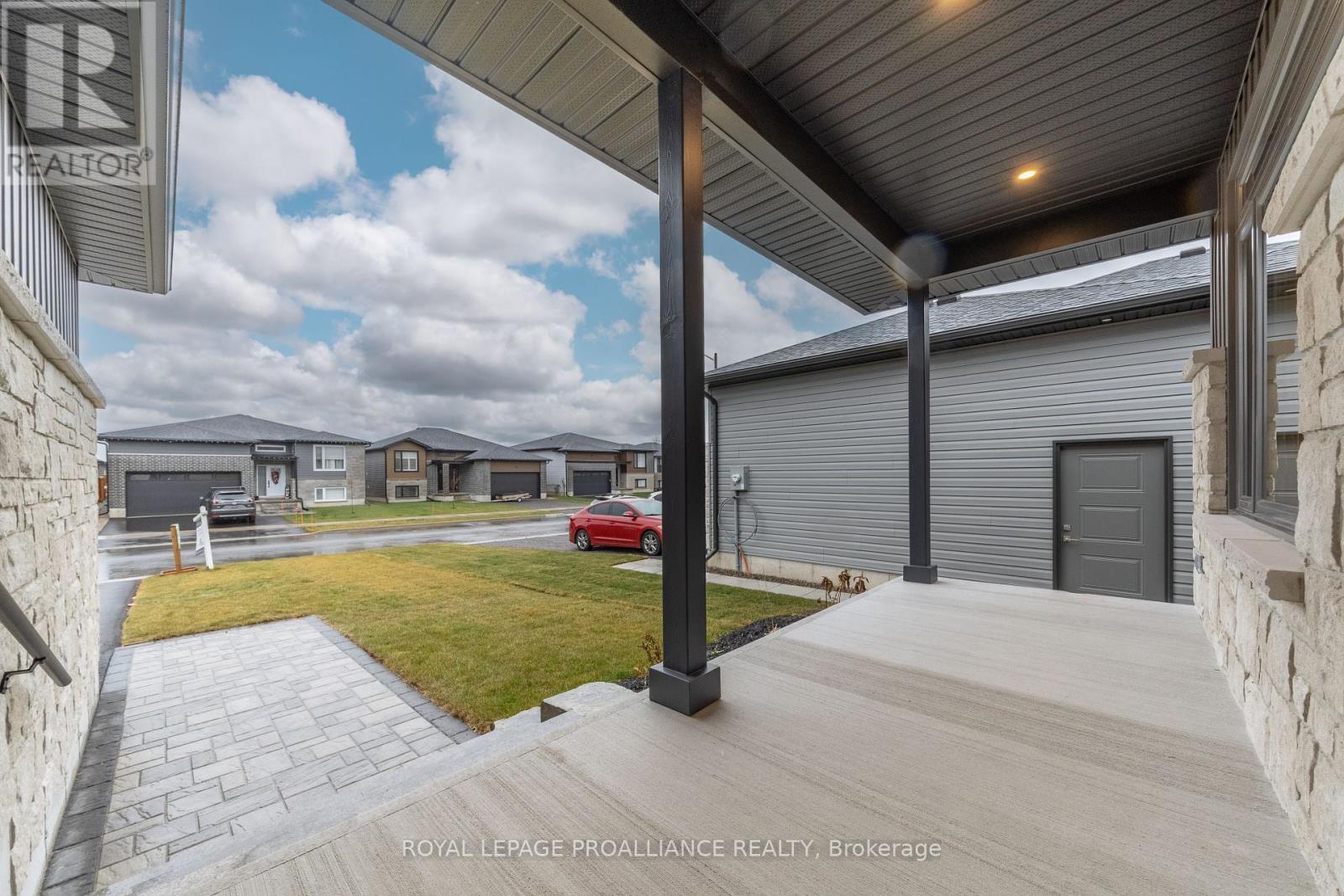 23 Schmidt Way, Quinte West, Ontario  K8V 0L5 - Photo 5 - X12121276