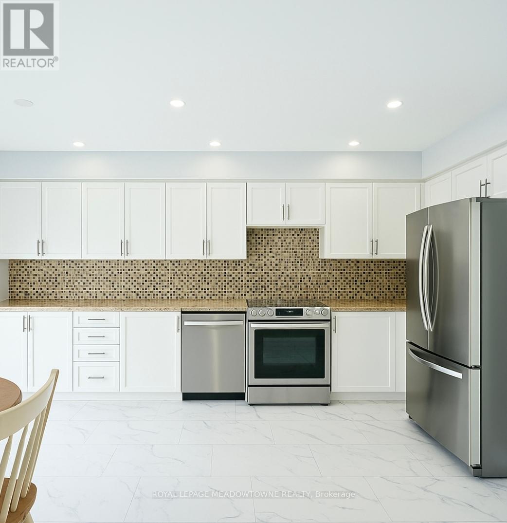 634 Hamilton Crescent, Milton (Be Beaty), Ontario  L9T 6G9 - Photo 10 - W12120902