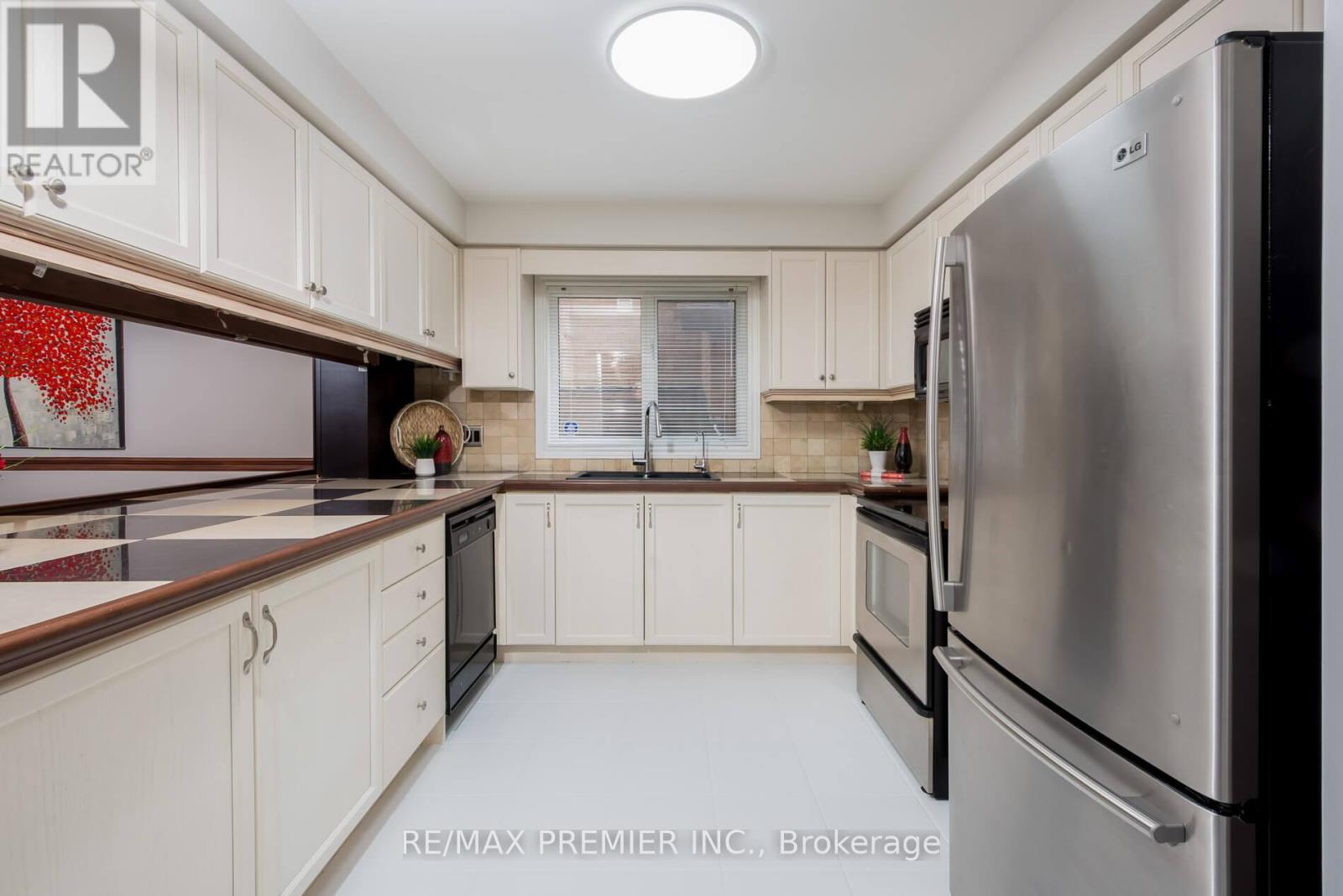 348 Royalpark Way, Vaughan (Elder Mills), Ontario  L4K 1K4 - Photo 13 - N12078511