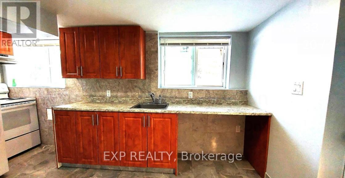 33 Flowertown Avenue, Brampton, Ontario  L6X 2K4 - Photo 4 - W12121122