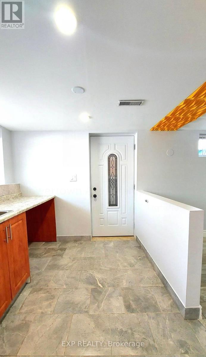 33 Flowertown Avenue, Brampton, Ontario  L6X 2K4 - Photo 7 - W12121122