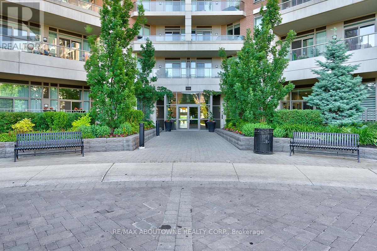 714 - 2480 Prince Michael Drive, Oakville, Ontario  L6H 0H1 - Photo 2 - W12121135