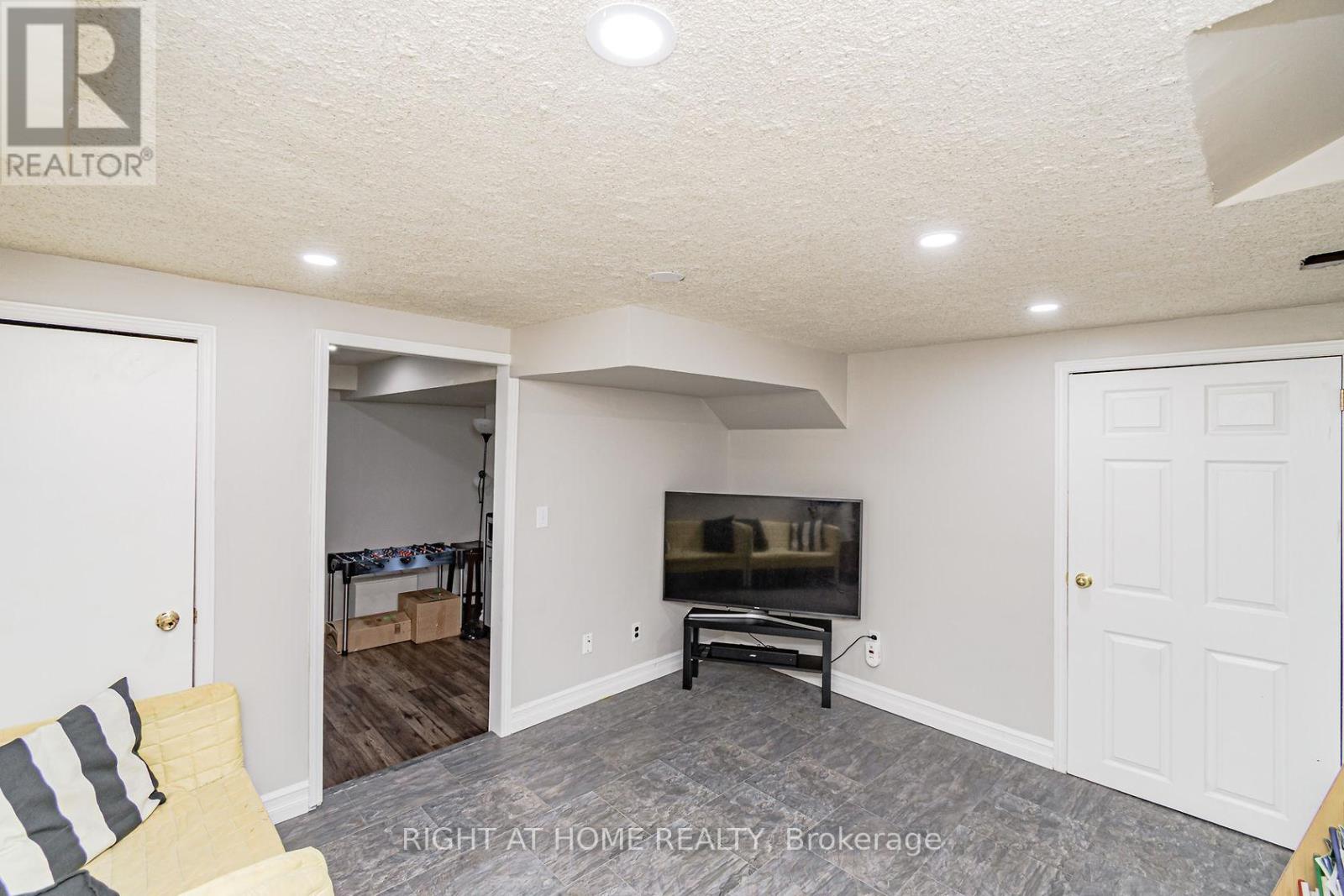 2084 White Dove Circle, Oakville, Ontario  L6M 3R6 - Photo 23 - W12121203