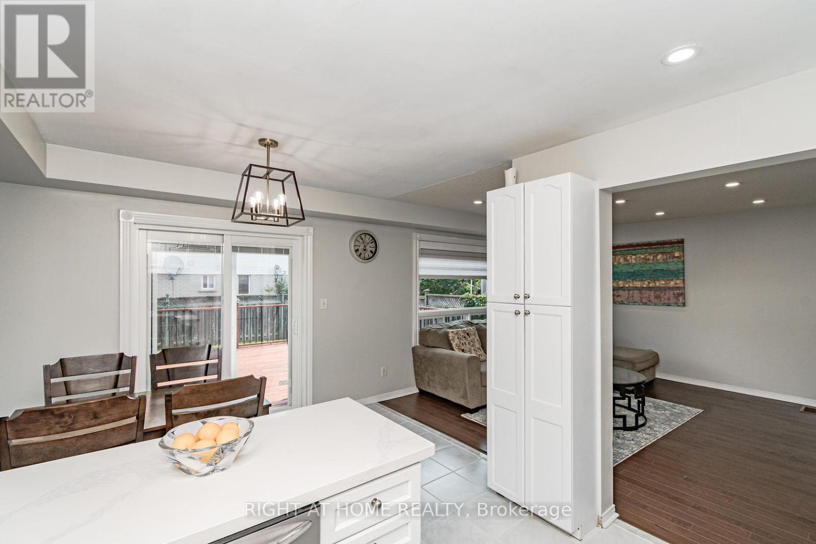 2084 White Dove Circle, Oakville, Ontario  L6M 3R6 - Photo 8 - W12121203