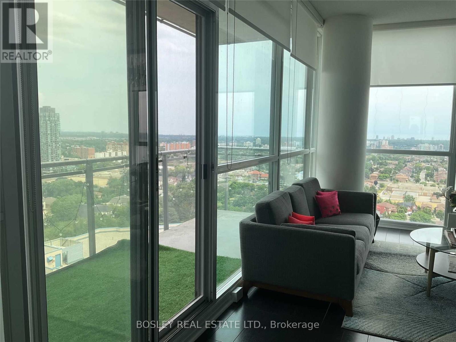 2207 - 225 Webb Drive, Mississauga (City Centre), Ontario  L5B 4P2 - Photo 3 - W12121241
