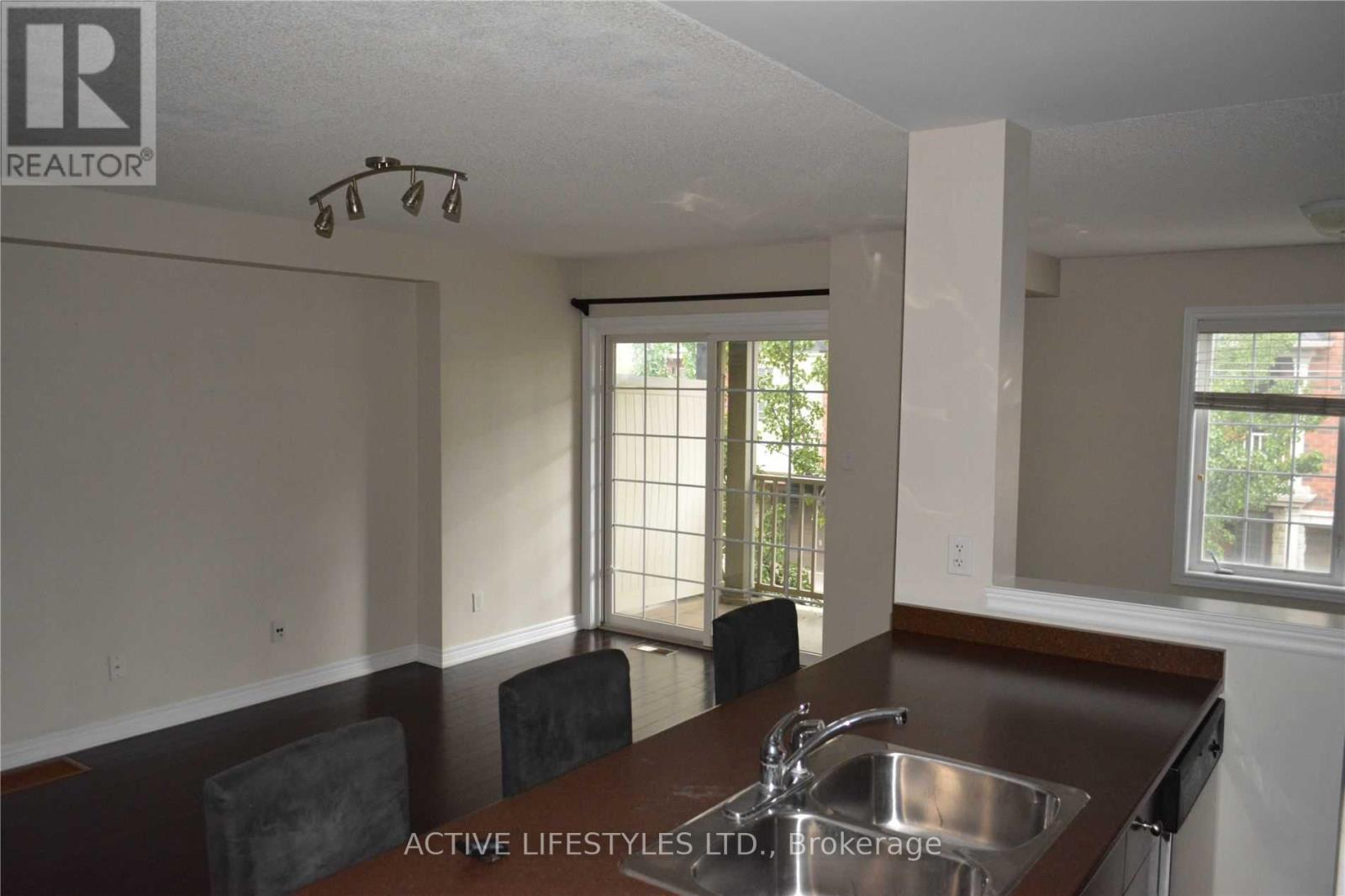 626 Garibaldi Common, Burlington, Ontario  L7L 0E2 - Photo 11 - W12121243