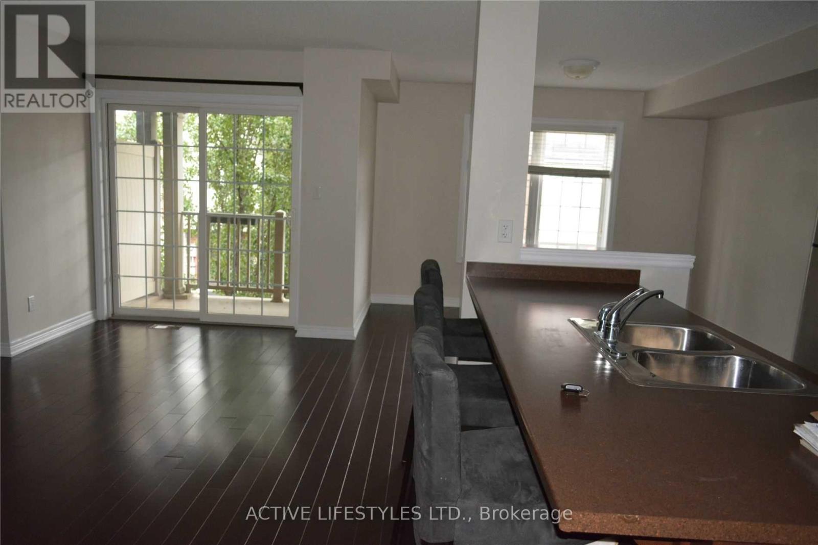 626 Garibaldi Common Close, Burlington (Shoreacres), Ontario  L7L 0E2 - Photo 7 - W12121243