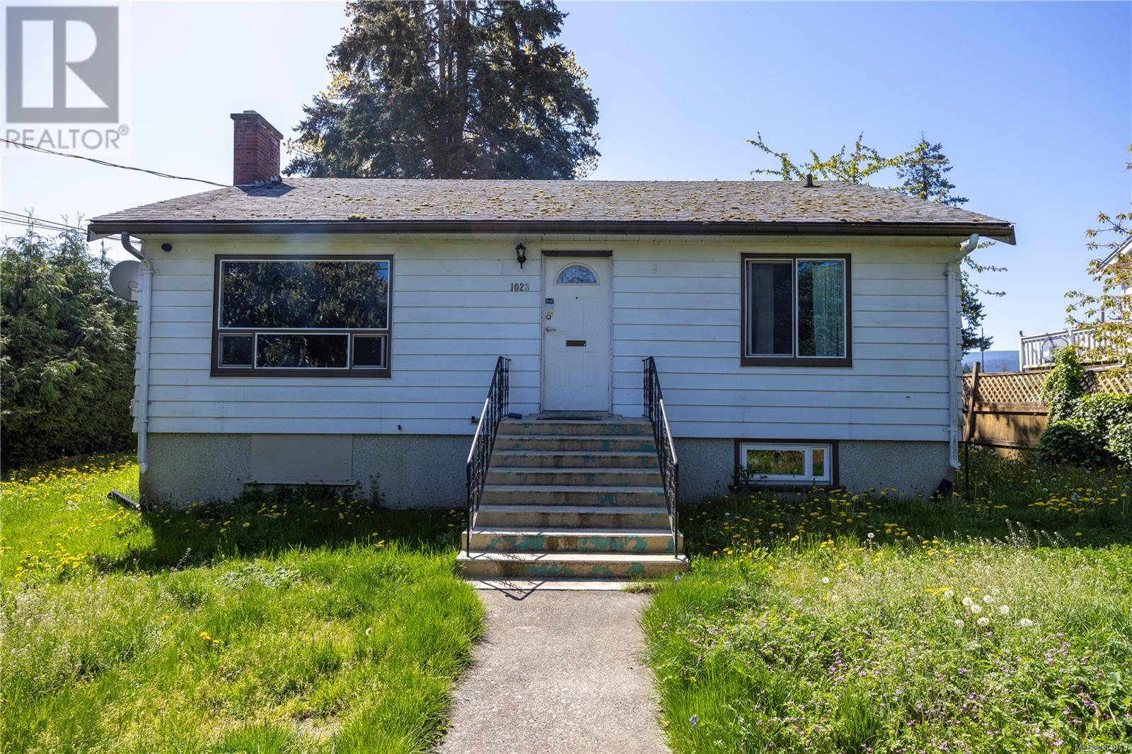 1019/1023 Dufferin Cres, Nanaimo, British Columbia  V9S 2B5 - Photo 1 - 984913