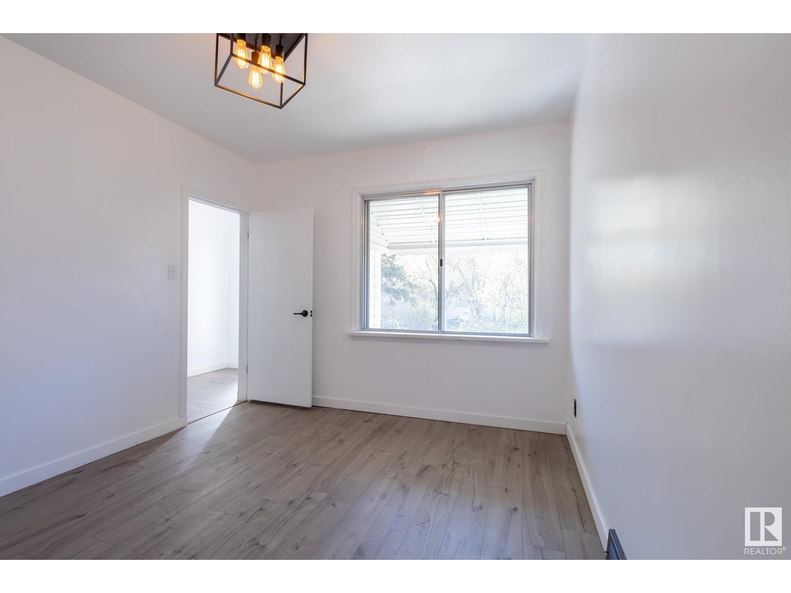 9422 110 Av Nw, Edmonton, Alberta  T5H 1H1 - Photo 14 - E4434184