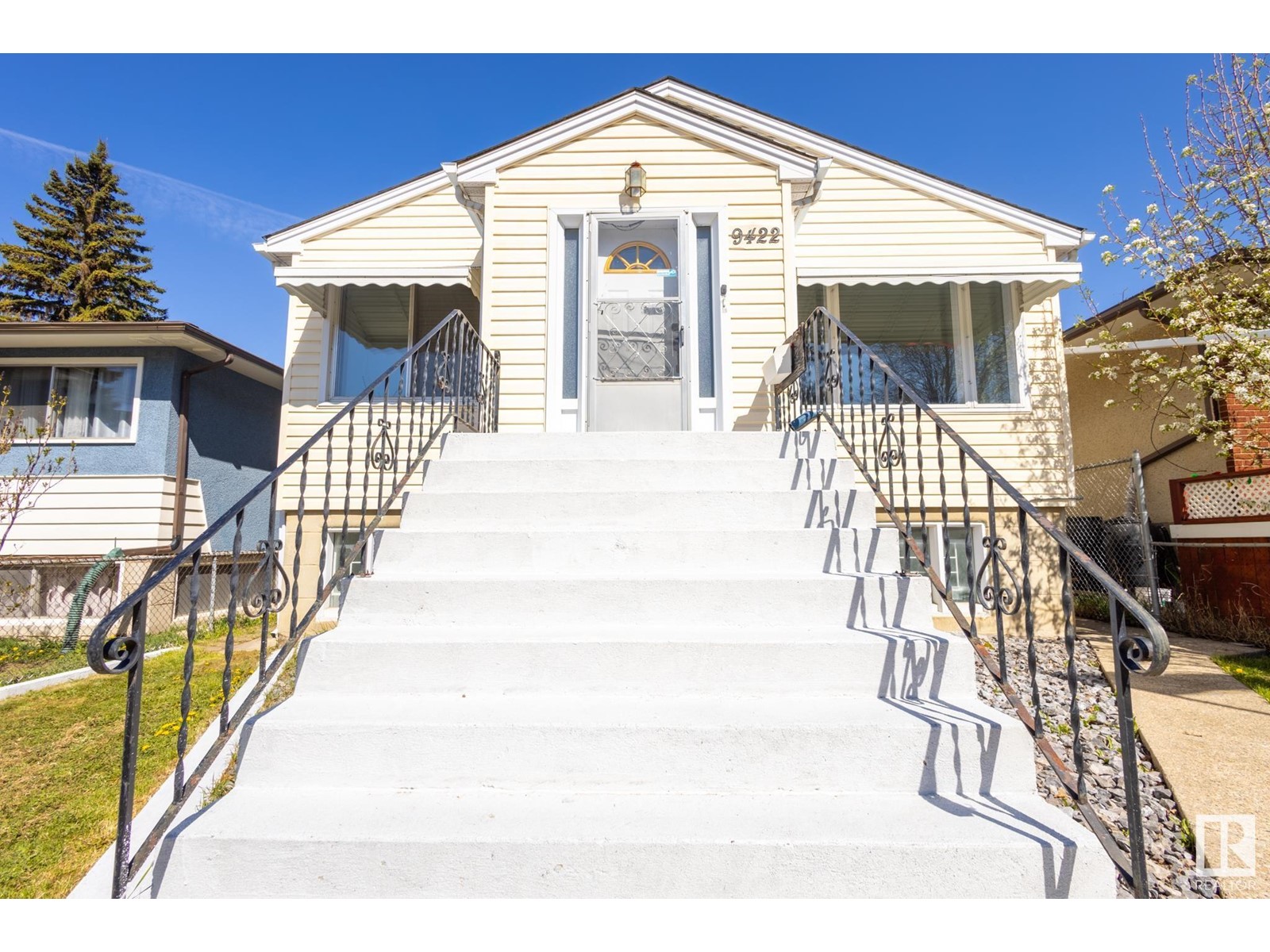 Property at 9422 110 AV NW image 2